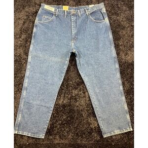 Brand New Wrangler Rugged Wear Relaxed Fit Jeans Mens 44x28 Blue Denim NWT